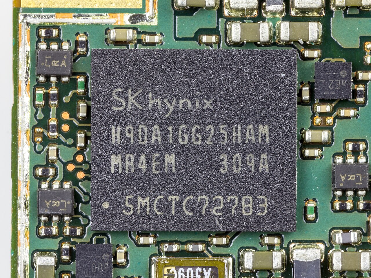 sk하이닉스 관련 실사 또는 그래픽 이미지: Ericsson H5231 - SK Hynix H9DA1GG25HAM-3169