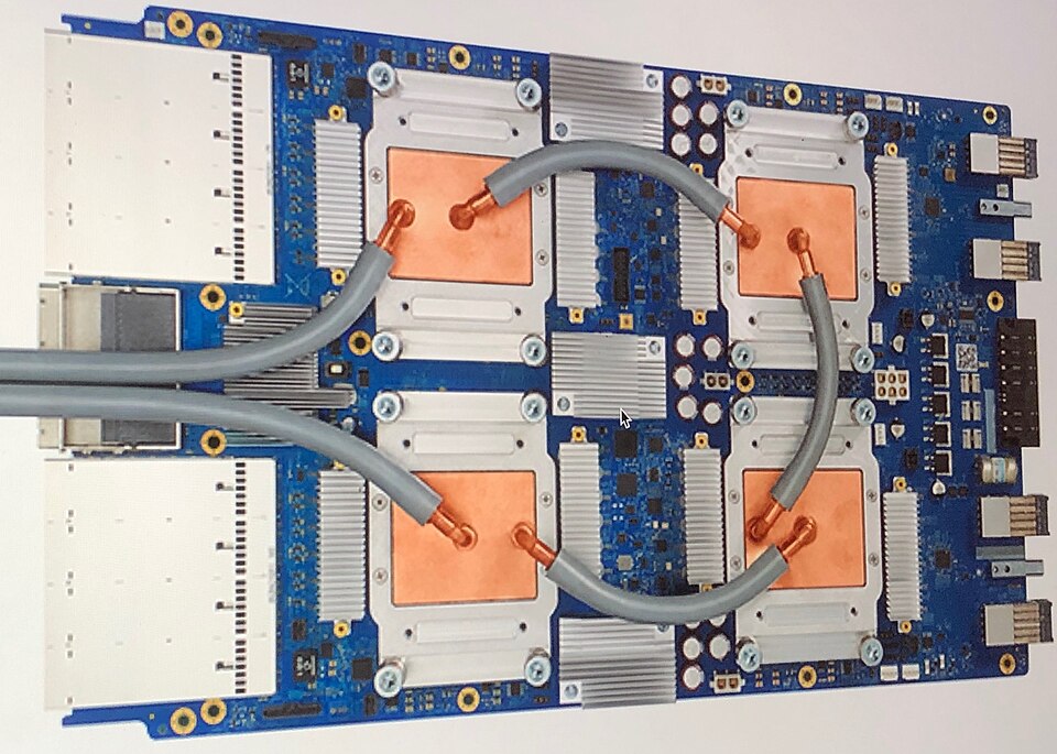 캠브리콘 트렌드와 관련된 텐서 처리 장치 TPU 3.0 하드웨어 자료 이미지