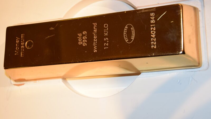 금값 트렌드와 관련된 Bullion Gold bar at Swiss Money Museum in Zürich