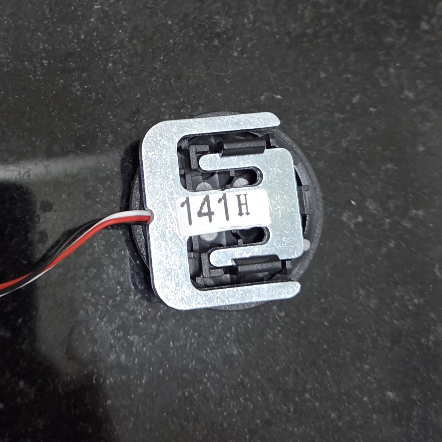 LG이노텍 트렌드와 관련된 A close-up view of a load cell strain-gauge module removed from a digital weighing scale.
This component detects force by measuring minute deformations in the metal plate, which ar