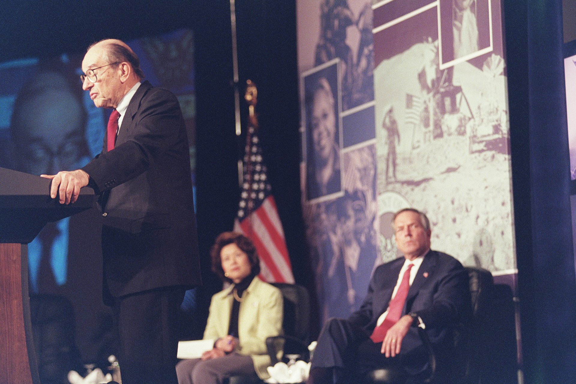 연금 트렌드와 관련된
This item is from the 2002 National Summit on Retirement Savings at the US Botantic Gardens in Washington, DC including Secretary Elaine Chao and President George W. Bush. Photogr
