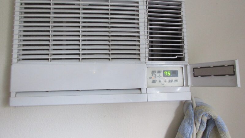냉매 트렌드를 설명하는 Air conditioner units 2023 - Freidrich interior