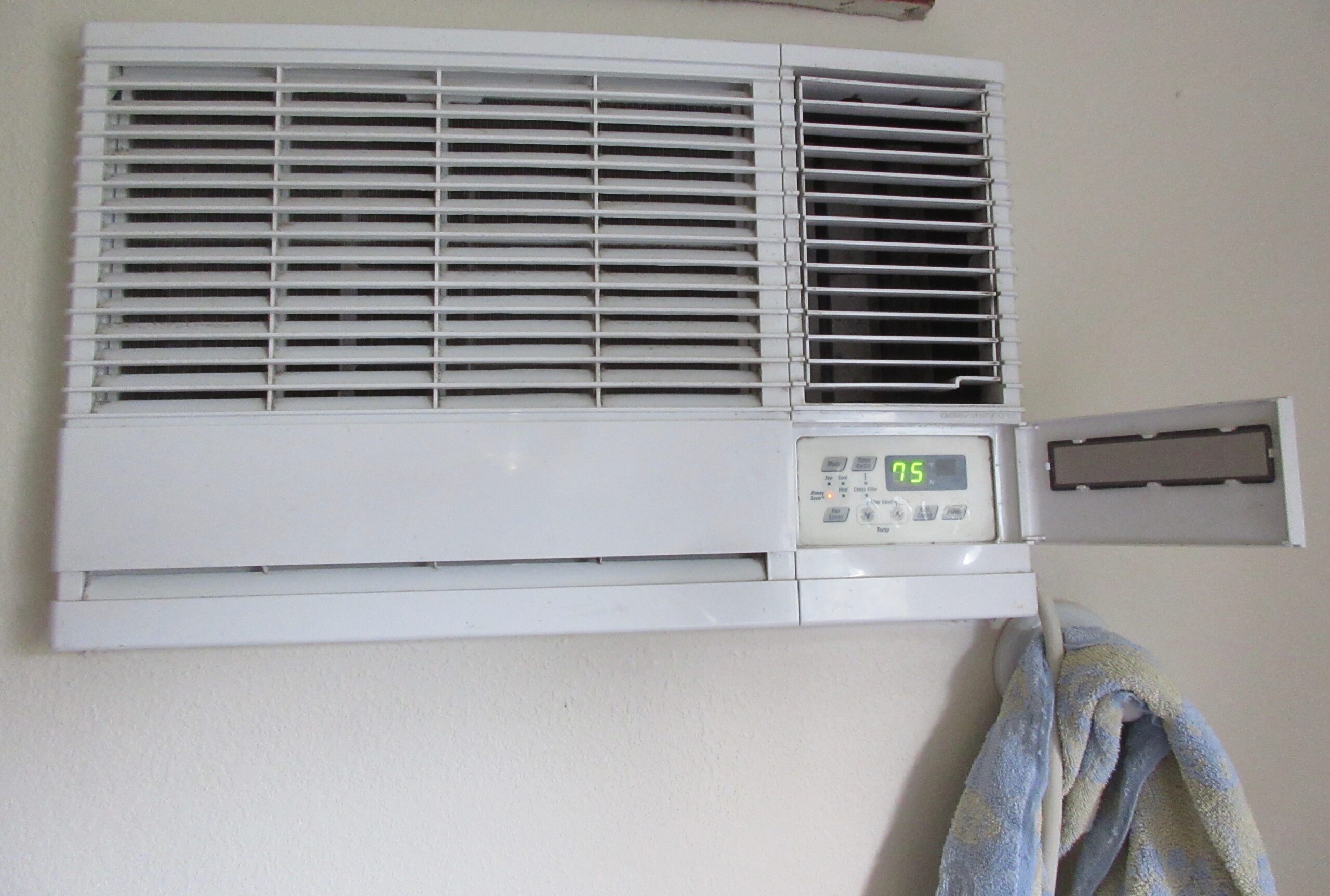 냉매 트렌드를 설명하는 Air conditioner units 2023 - Freidrich interior