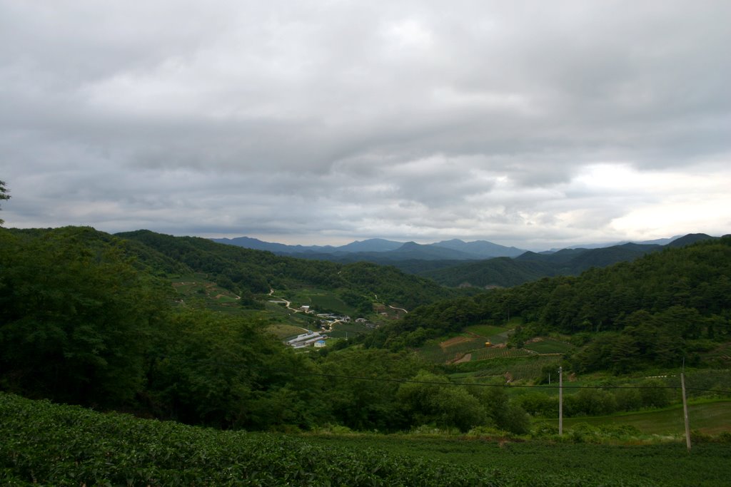 농촌 트렌드와 관련된 A rural view of Gwidan-ri, Andong City, Gyeongsangbuk-do, South Korea.
